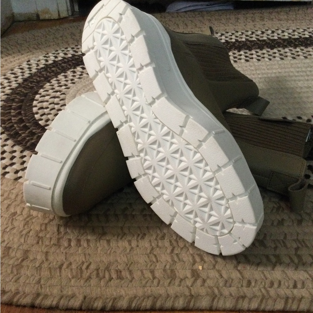 Puma Mayze Stack Chelsea Boot - Picture 8 of 10